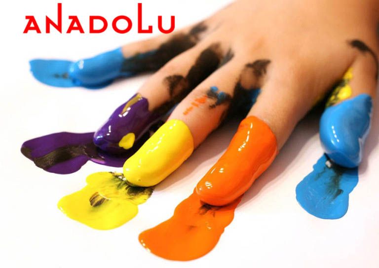 Elleri Boyanmış Çocuk Eli Çukurova