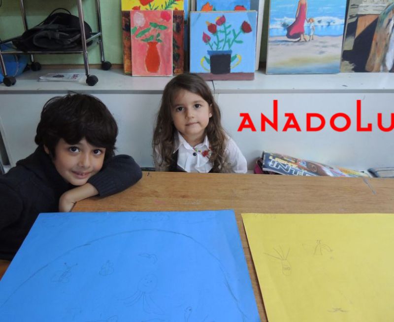 Çocuklar Resim Çalışması Yapıyorlar Çukurova