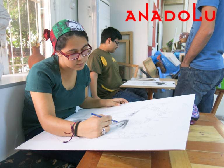 Karakalem Potre Çizim Yapan Üniversite Hazırlık Grupları Çukurova