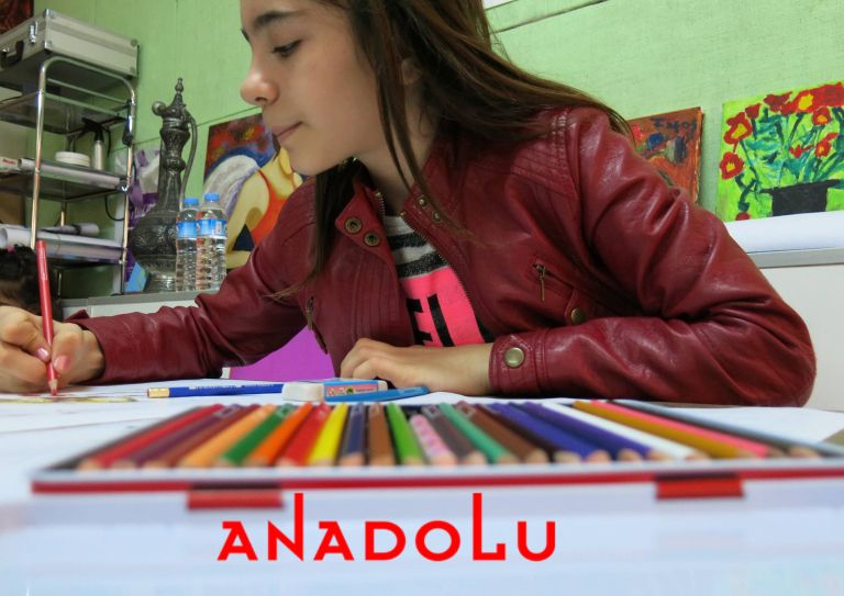 Kuru Boya Çalışması Yapan Öğrenci Görseli Çukurova